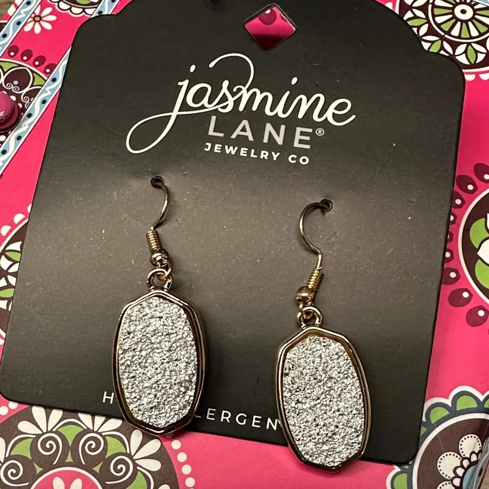❣️5|$25❣️Jasmine Lane Gold and Silver Textured Earrings - Picture 2 of 3
